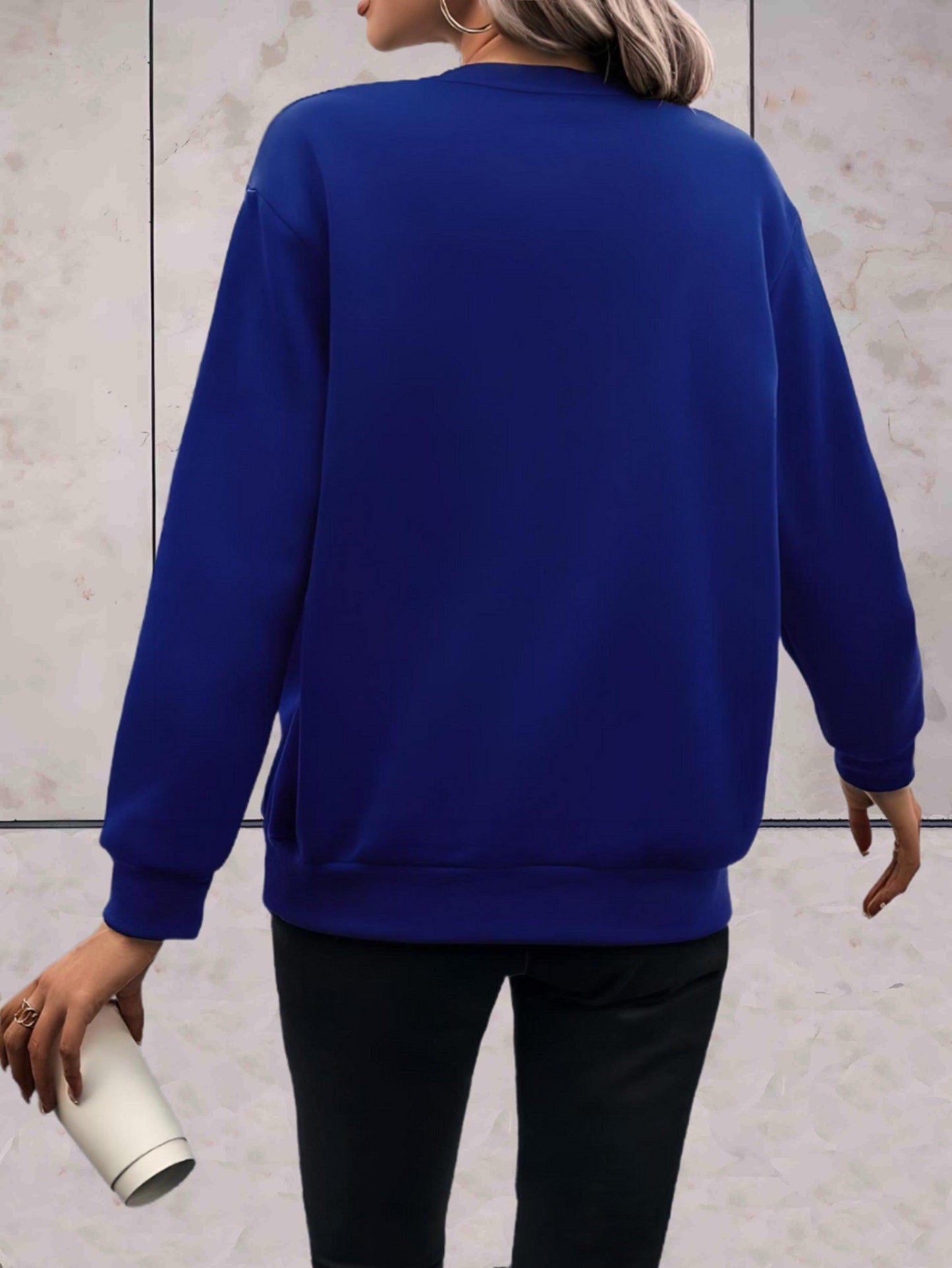 Armari - Blauwe oversized sweater met be kind statement en twee hartjes design