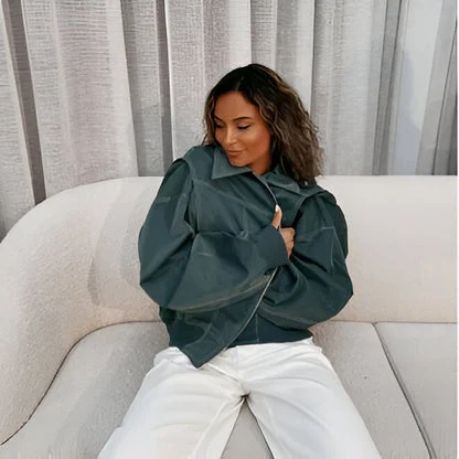 Modieuze Damesjas met Sierlijke Kraag