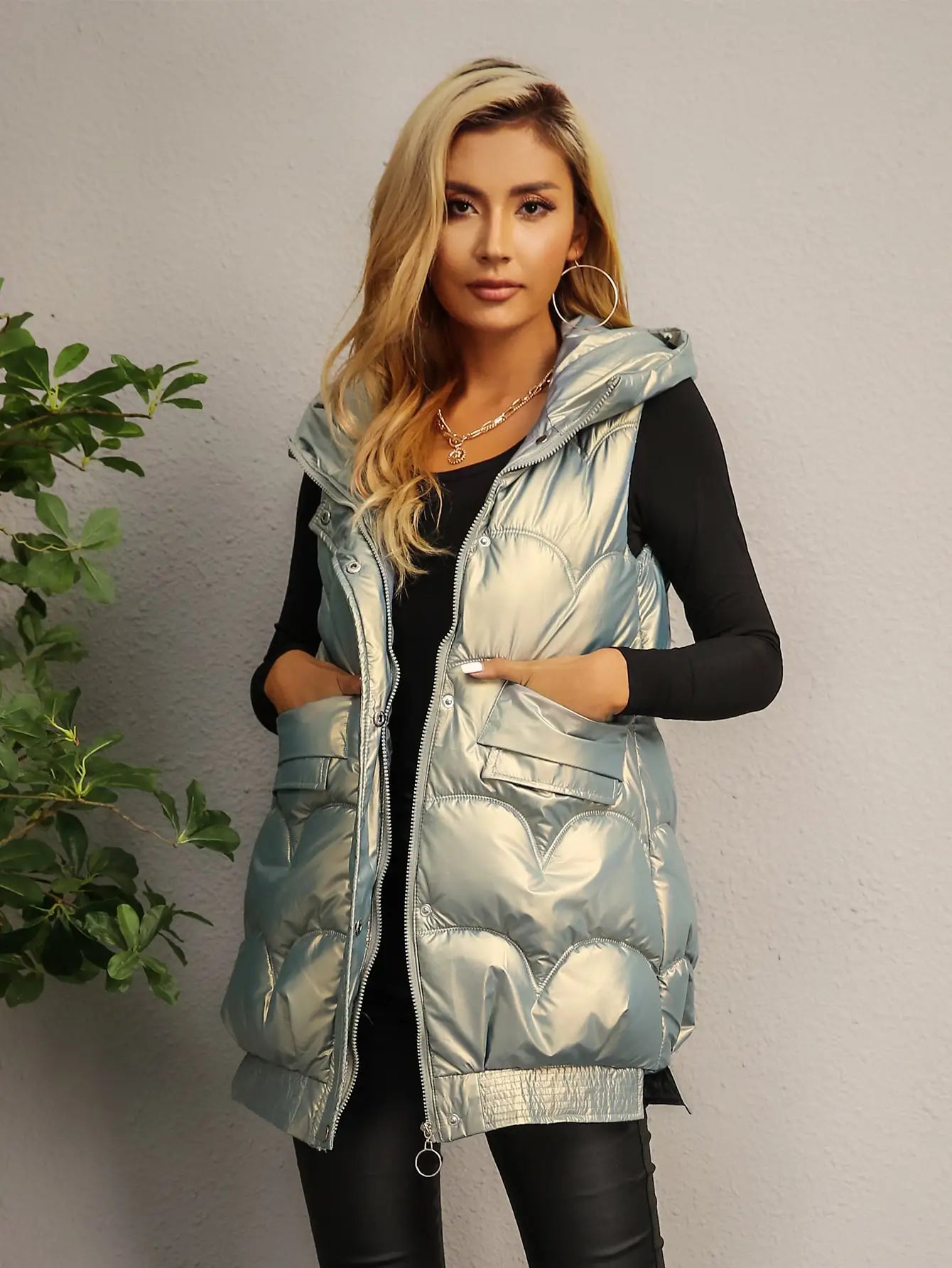 Clara Puffy Bodywarmer | Trendy lange Puffer gewatteerde bodywarmer met capuchon voor dames