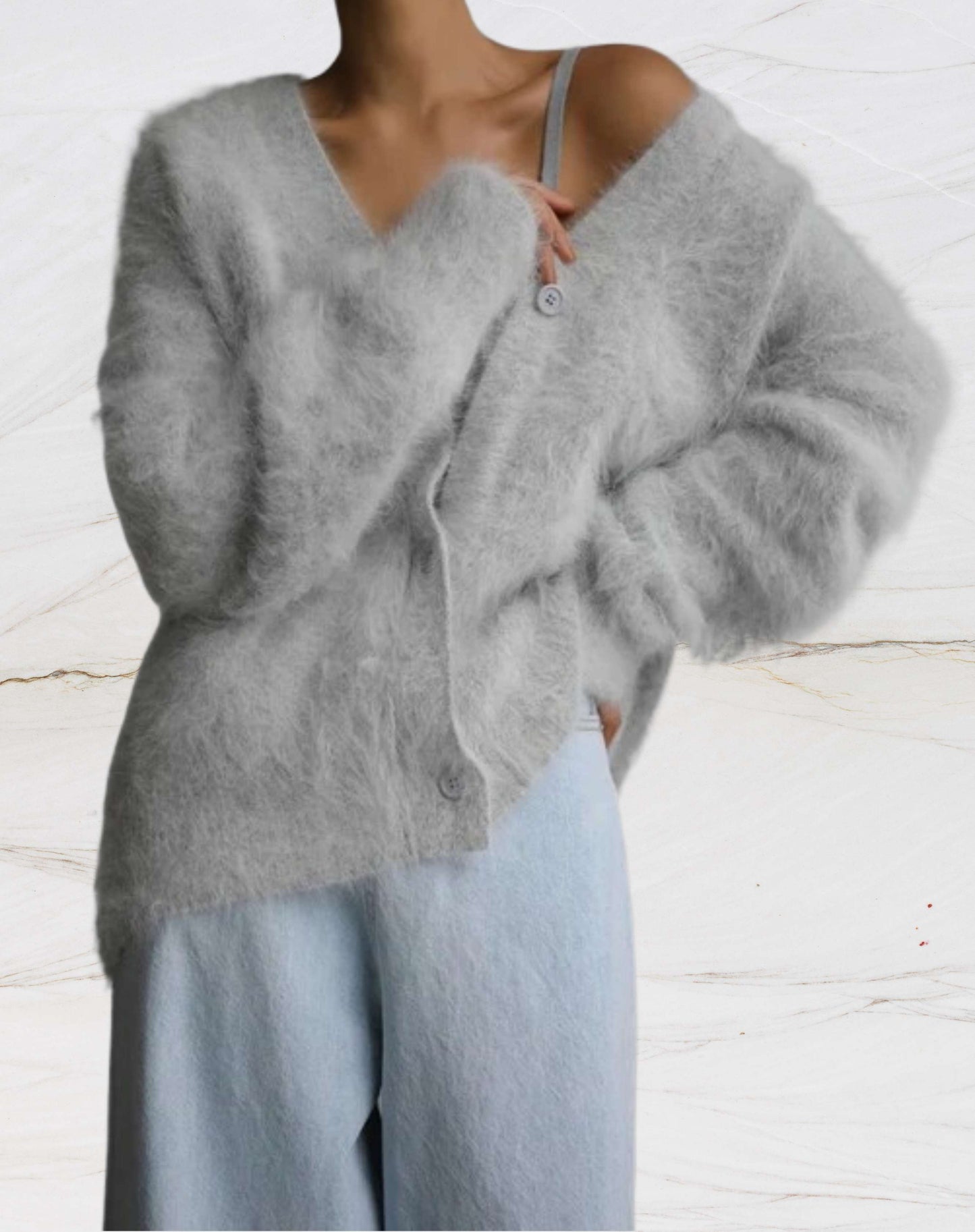 Arianne | Oversized trui van mohair met V-hals en knoopsluiting