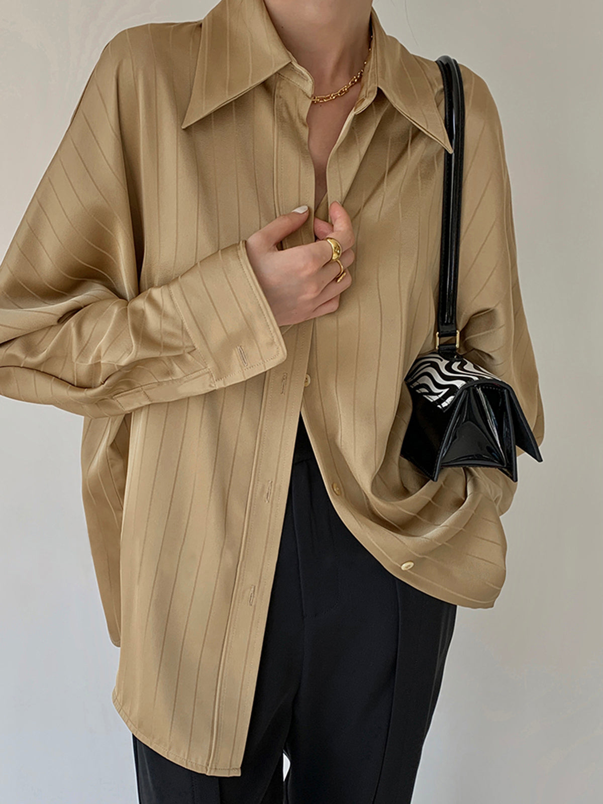BEAUVOGUE - Charlotte Oversized Overhemd met Kraag en Knoopjes