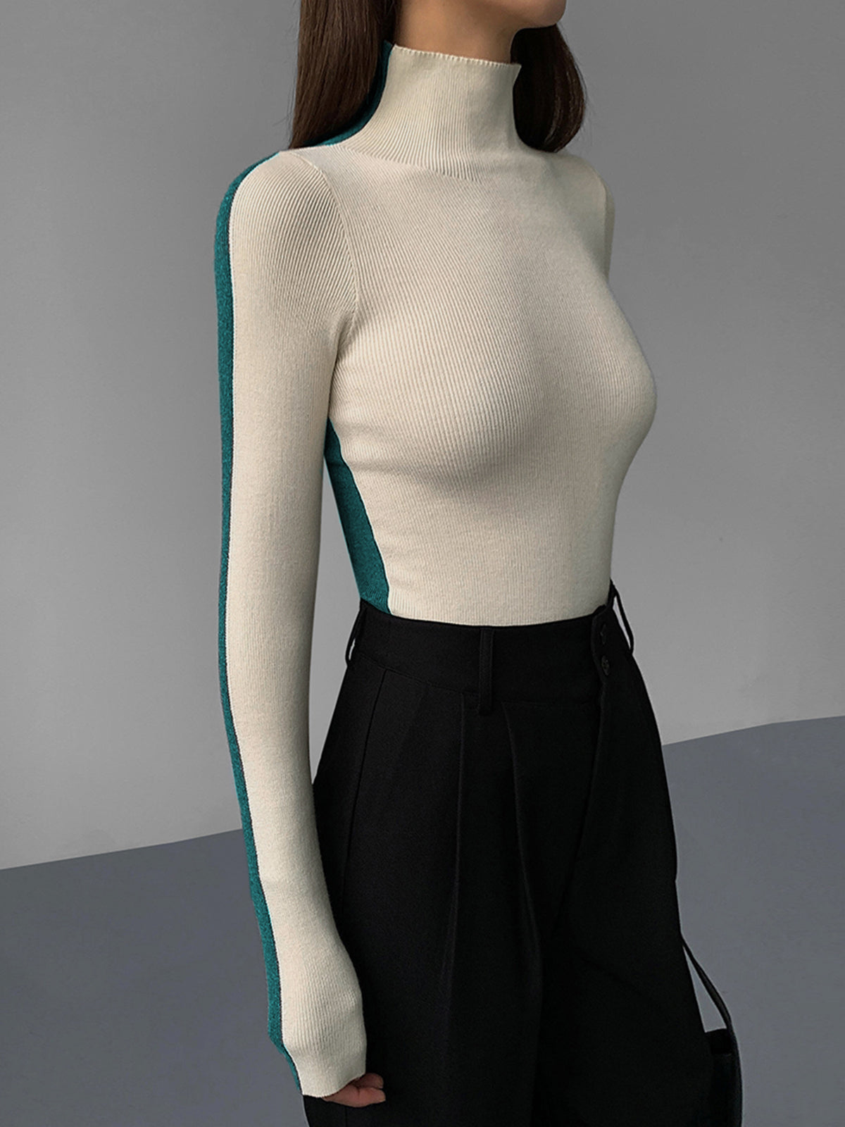 BEAUVOGUE - Tweekleurige dubbelzijdige gebreide top met lange mouwen