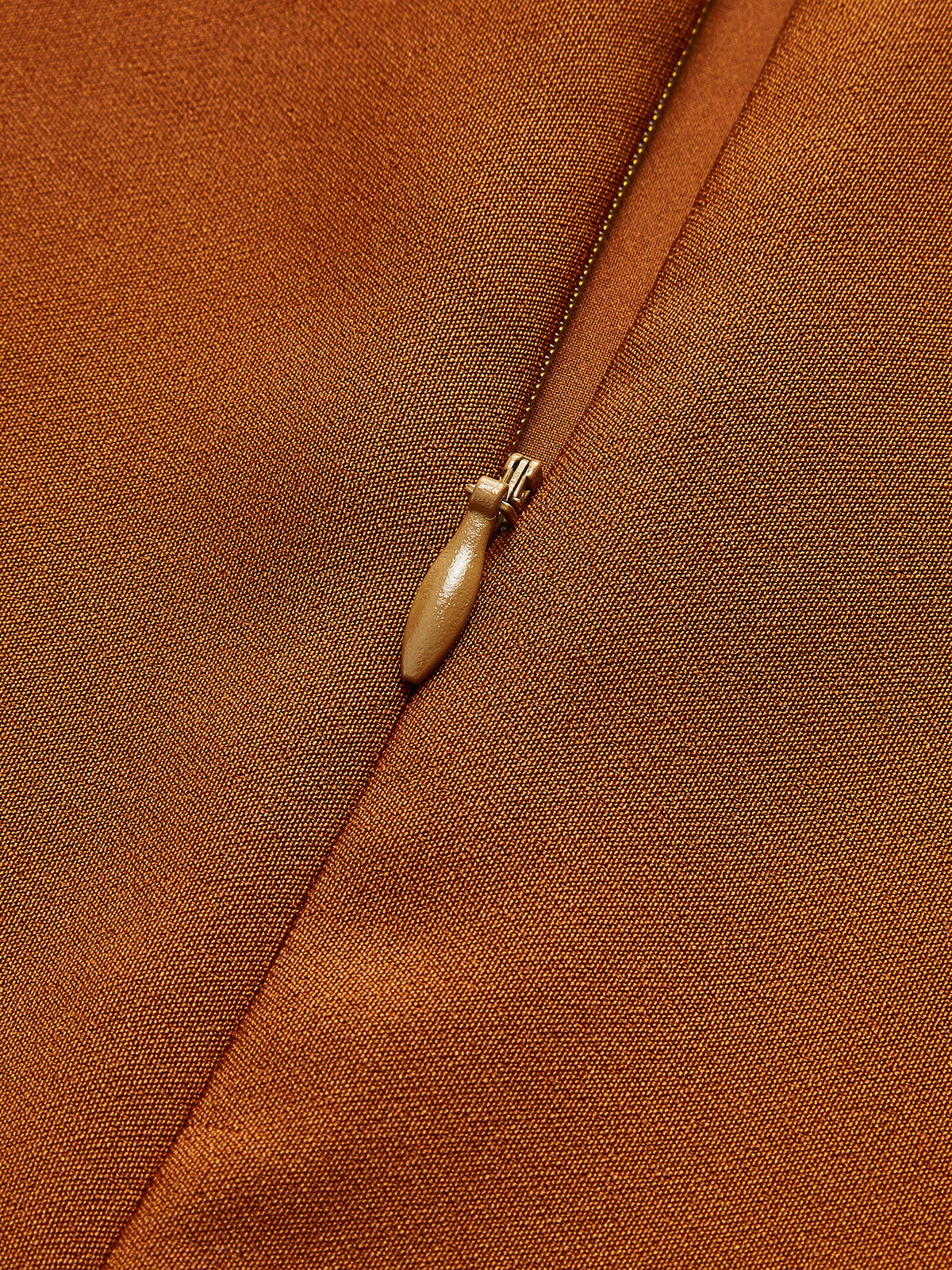 BEAUVOGUE - Gouden rozenjurk met knoopsluiting en split