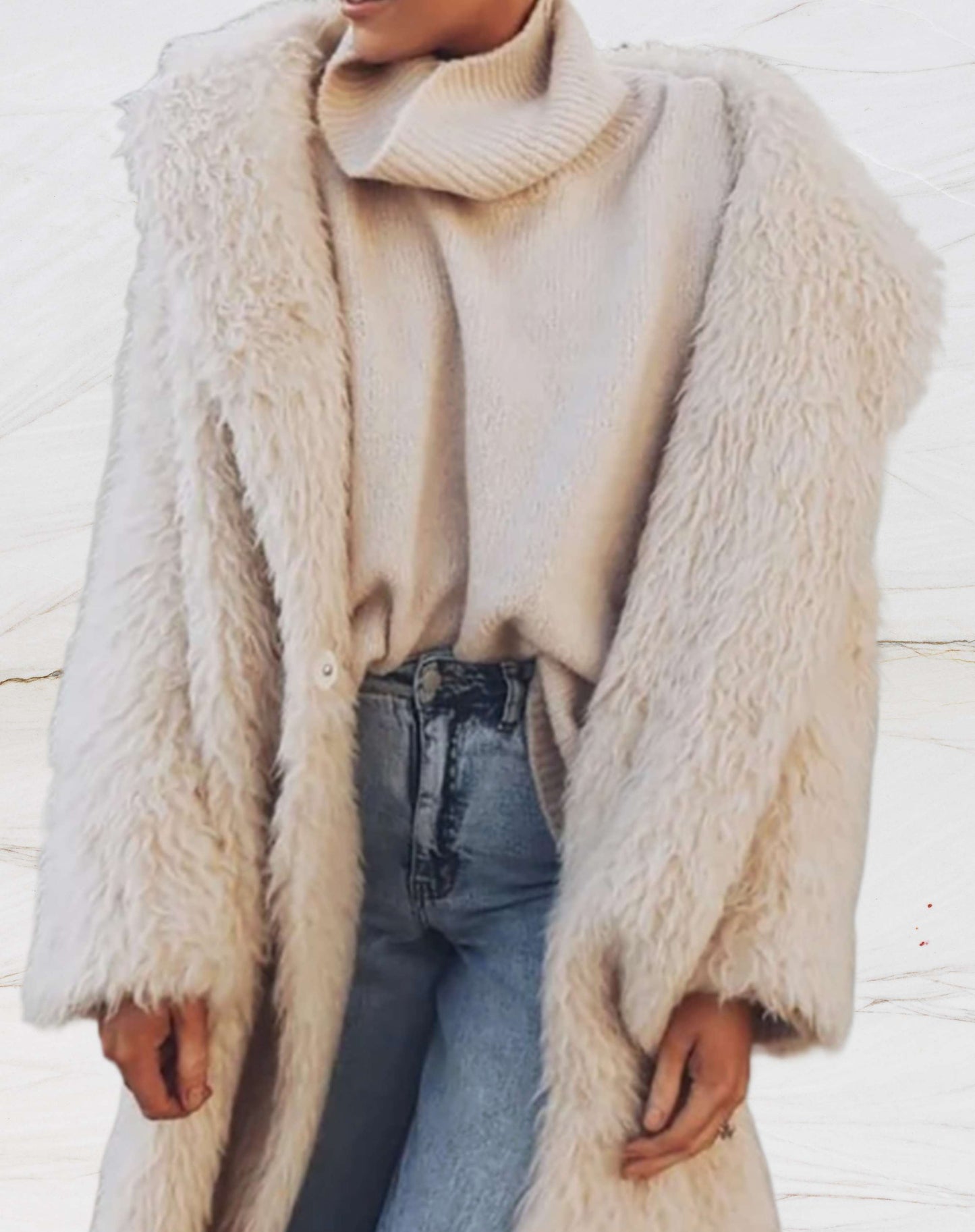 Malina | Oversized lange jas van pluizig bont met een enkele knoopsluiting