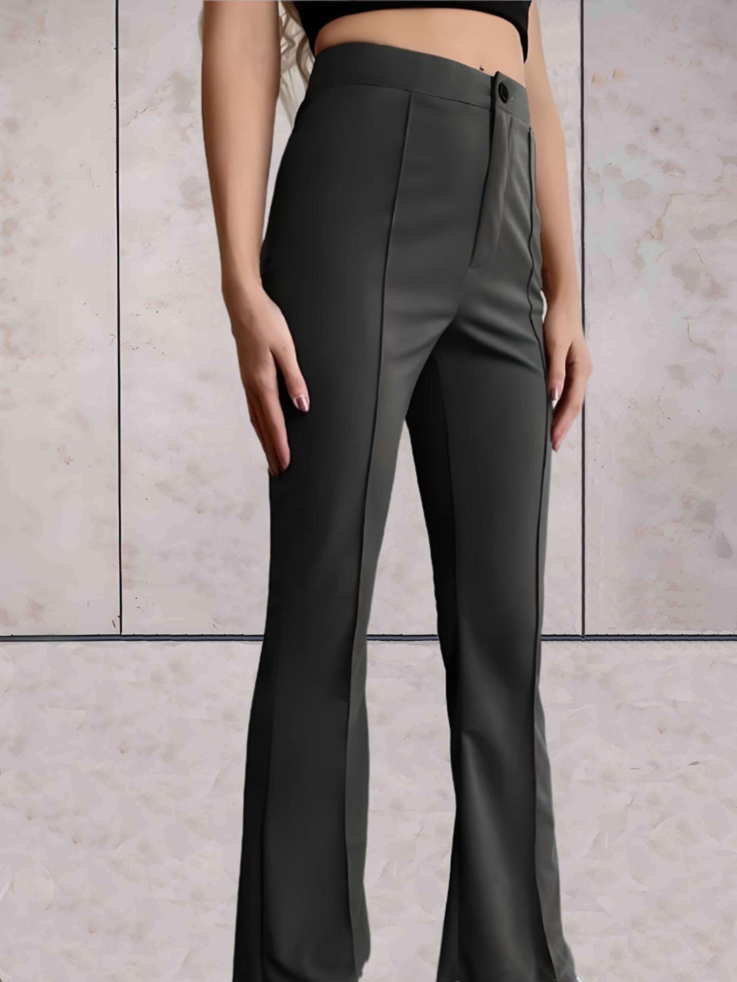 Diane | Mooi aansluitende broek met hoge taille, verticale plooi en wijde pijpen