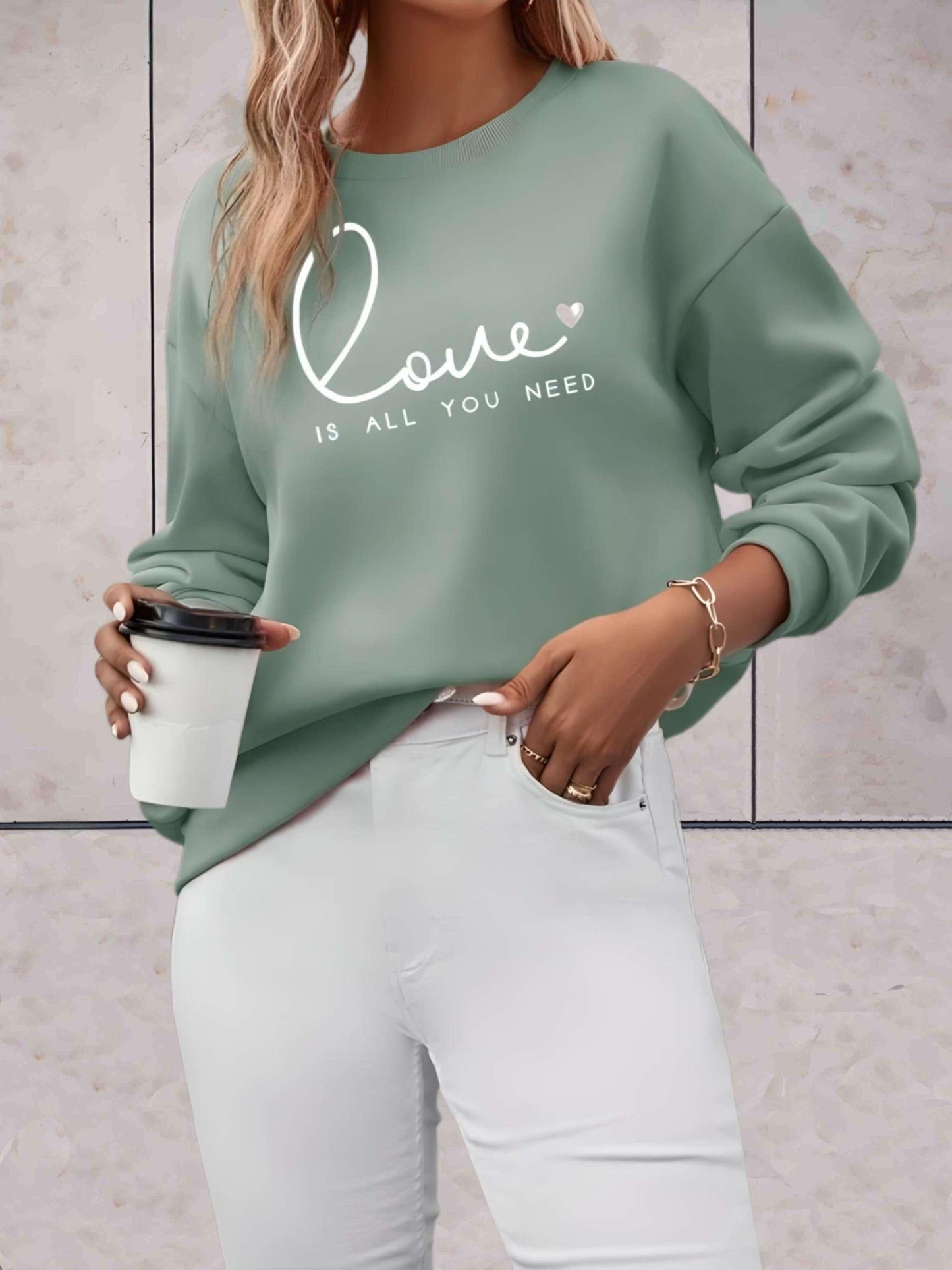 Madison - Lange trui met liefde is alles wat je nodig hebt statement design vooraan