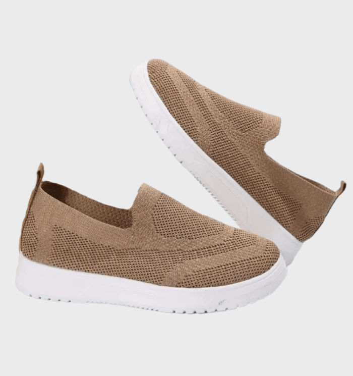 Nadine - Bruine instapsneakers met textielontwerp