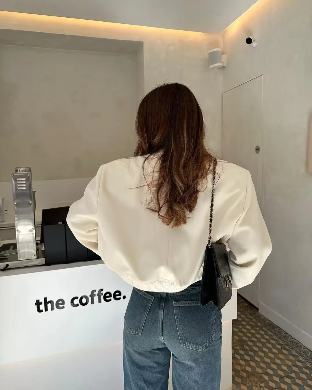 ModeParisienne® Amelisa – Trendy Witte Bomberjack met Functionele Zakken