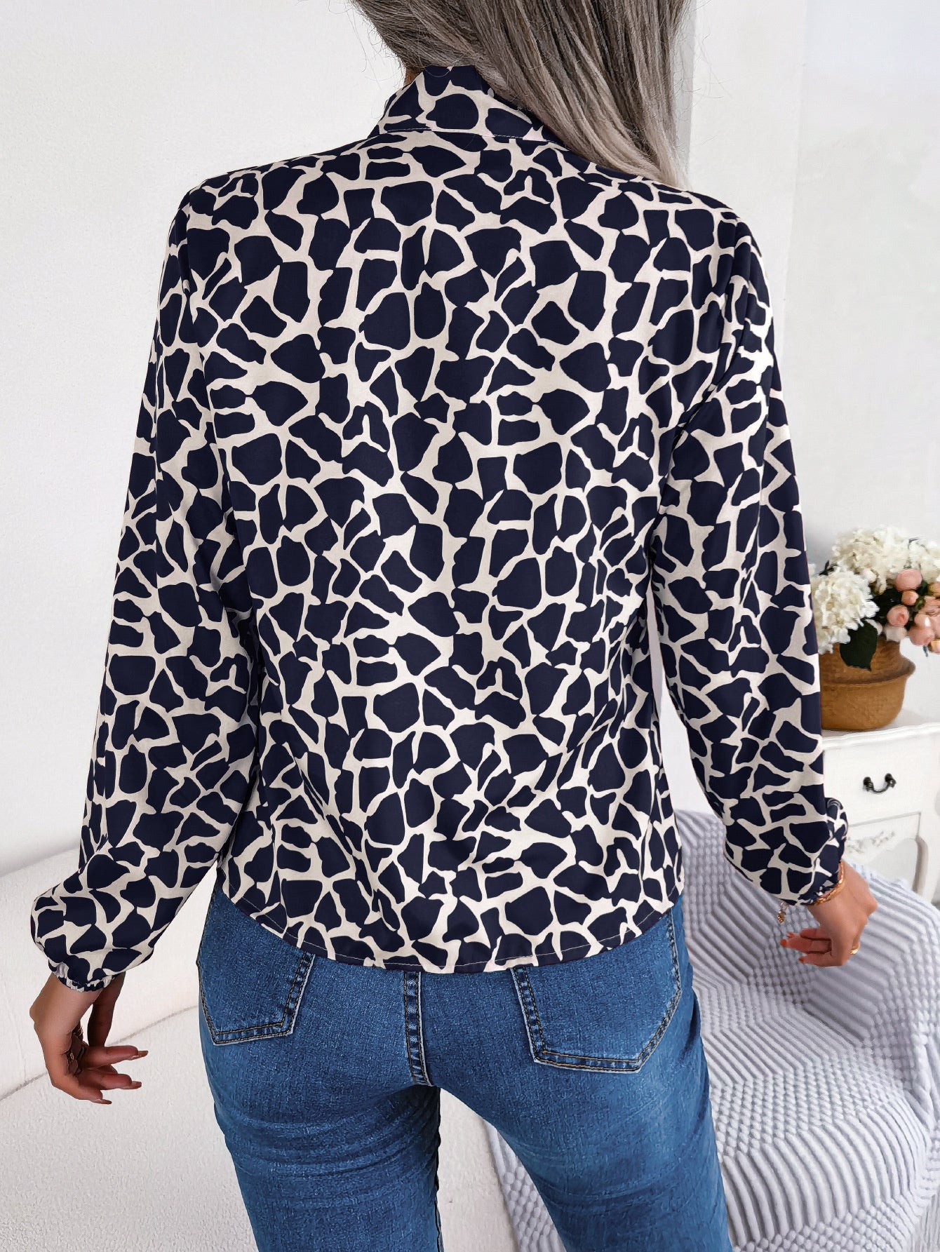 Donkerblauw/wit blouse met strik
