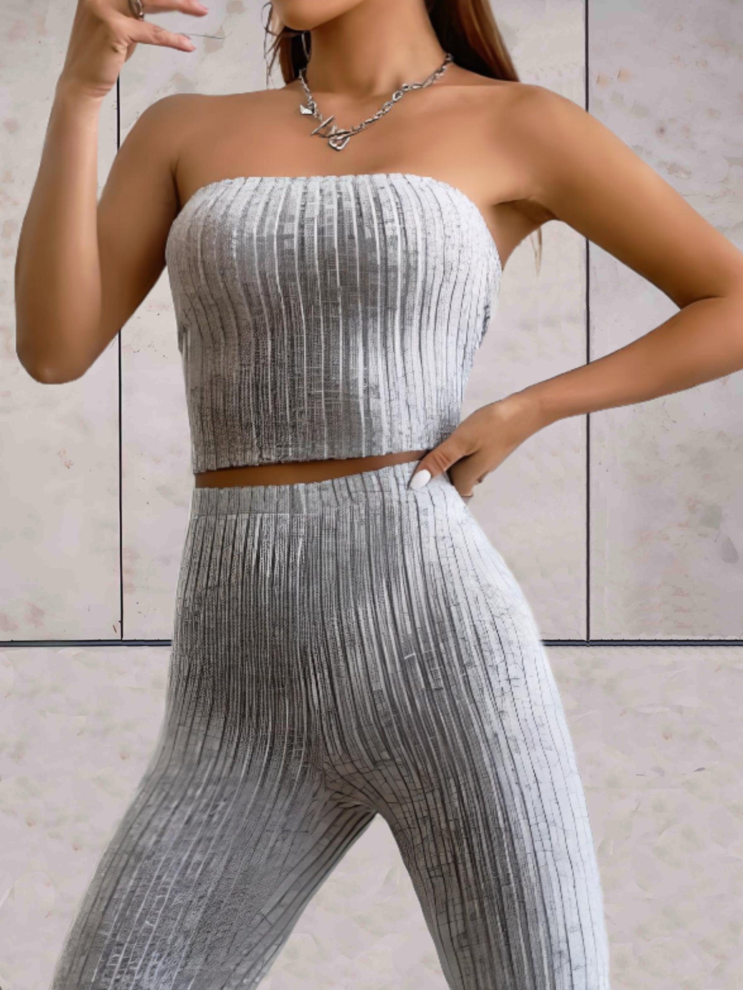 Marigold - Grijze 2-delige set met tube top en hoog getailleerde aansluitende joggingbroek met wijde pijpen