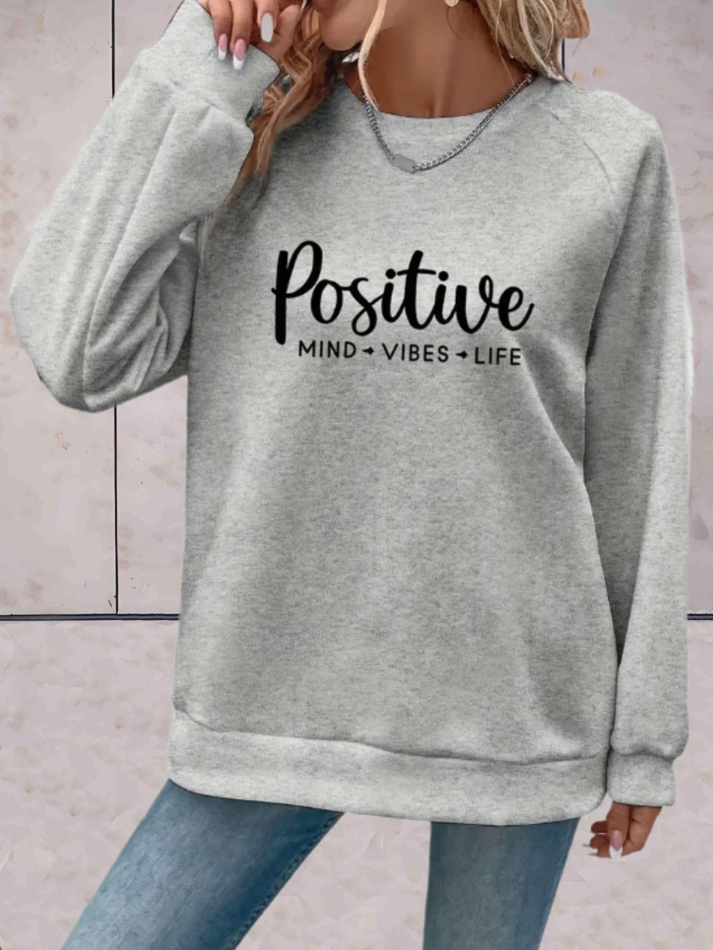 Adeline - Oversized trui met ronde hals en motiverende print