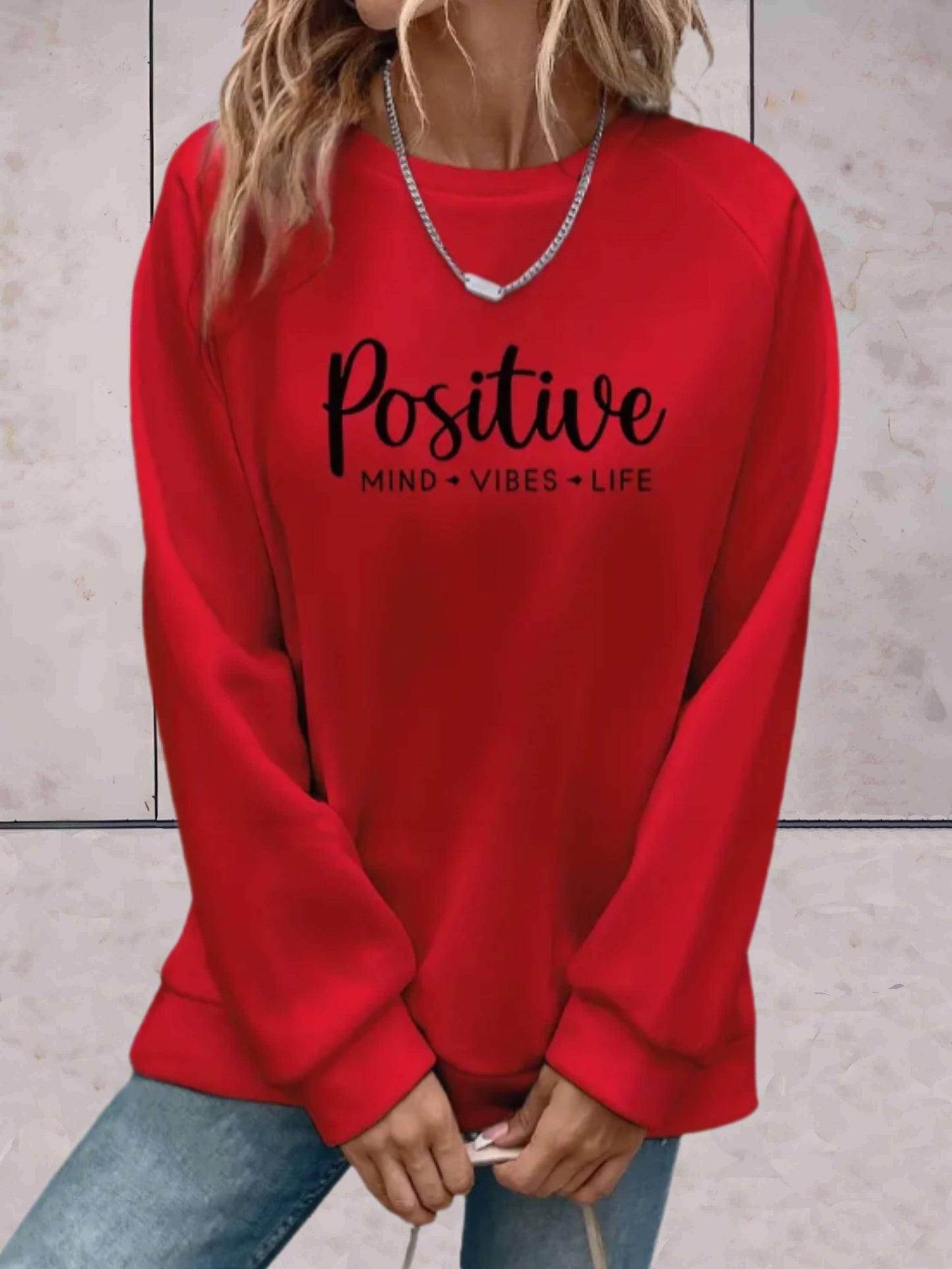 Adeline - Oversized trui met ronde hals en motiverende print