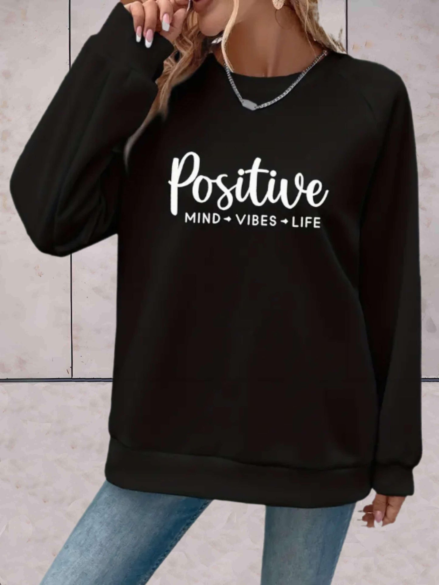 Adeline - Oversized trui met ronde hals en motiverende print