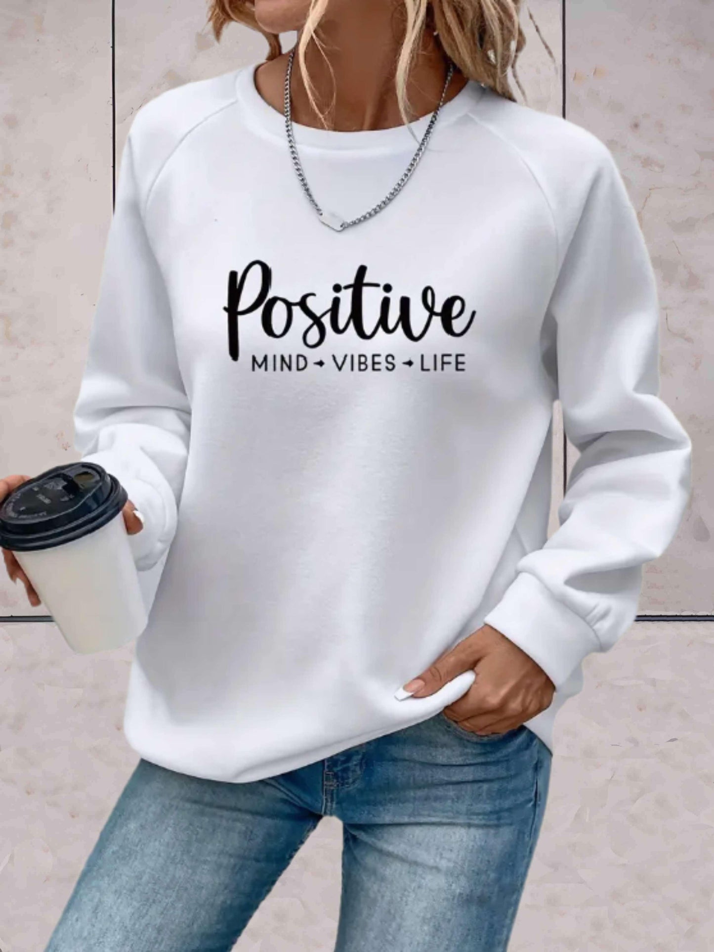 Adeline - Oversized trui met ronde hals en motiverende print