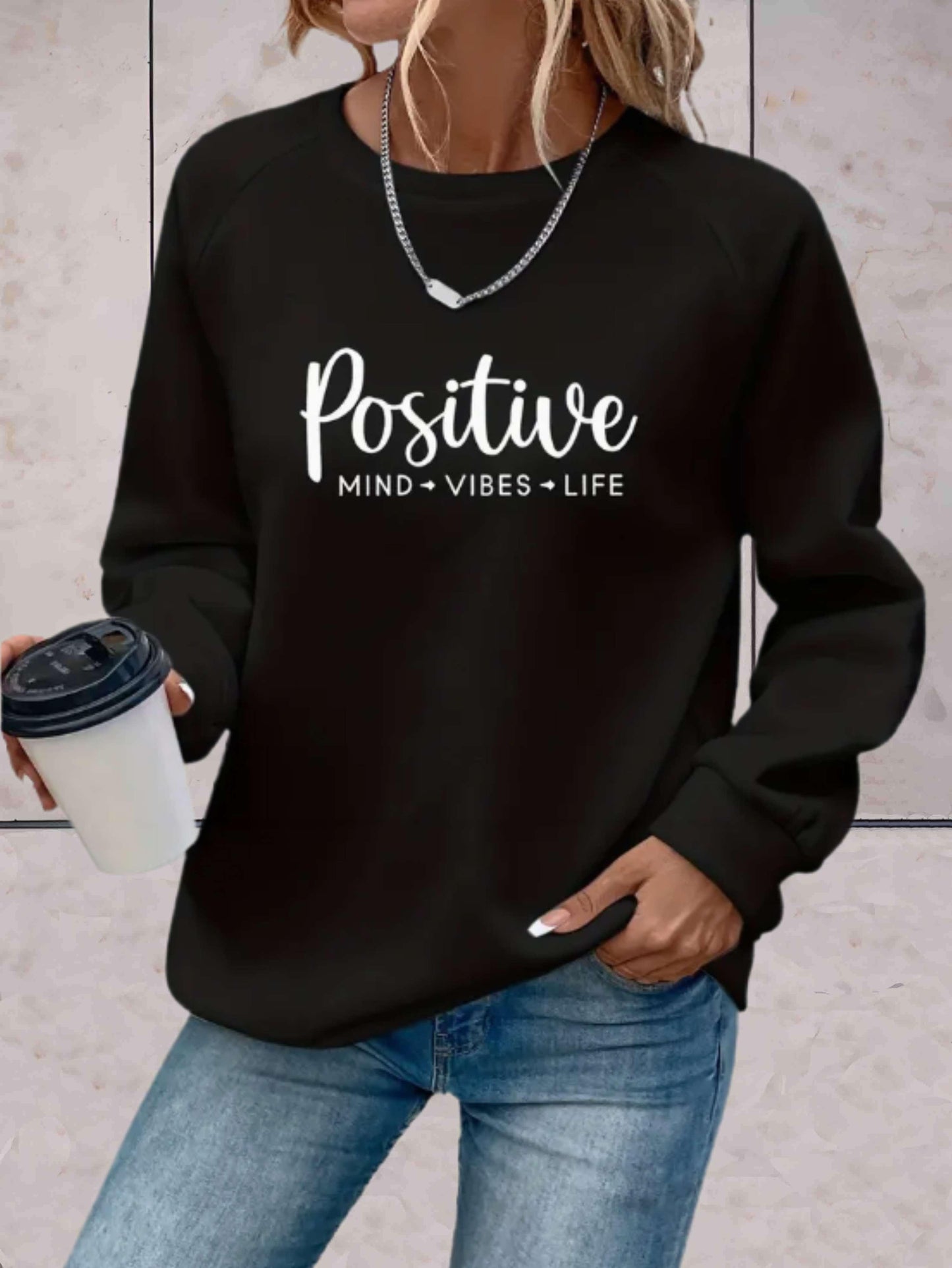 Adeline - Oversized trui met ronde hals en motiverende print