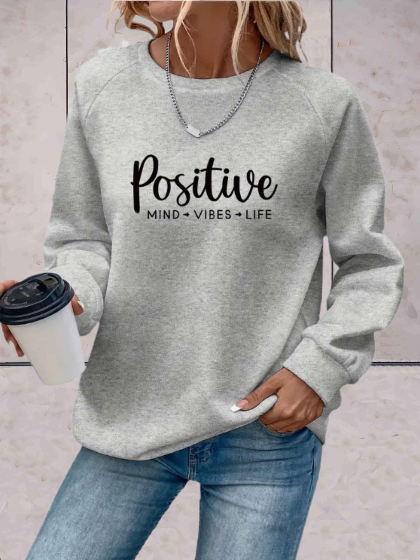 Adeline - Oversized trui met ronde hals en motiverende print