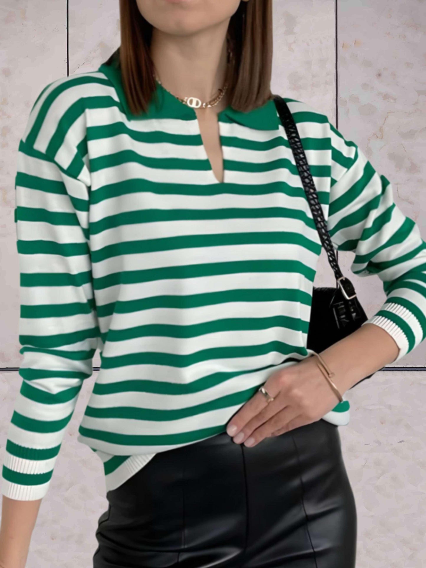 Miya | Oversized tweekleurige gestreepte trui met een ronde halslijn