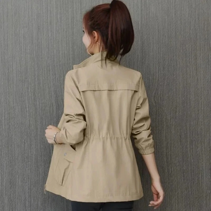 Claudia Trenchcoat | Casual elegante lente tussenjas met hoge kraag en rits voor dames