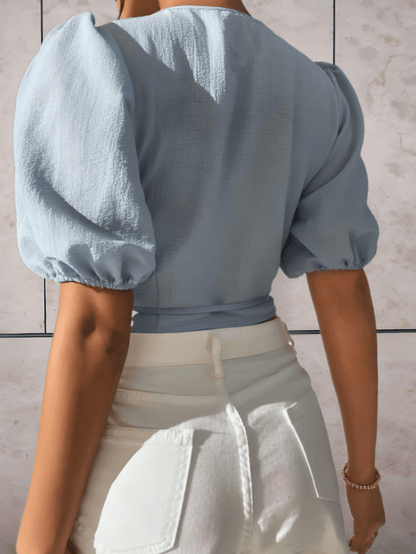 Aubrey - Licht blauwe crop top met wijde opgevulde mouwen