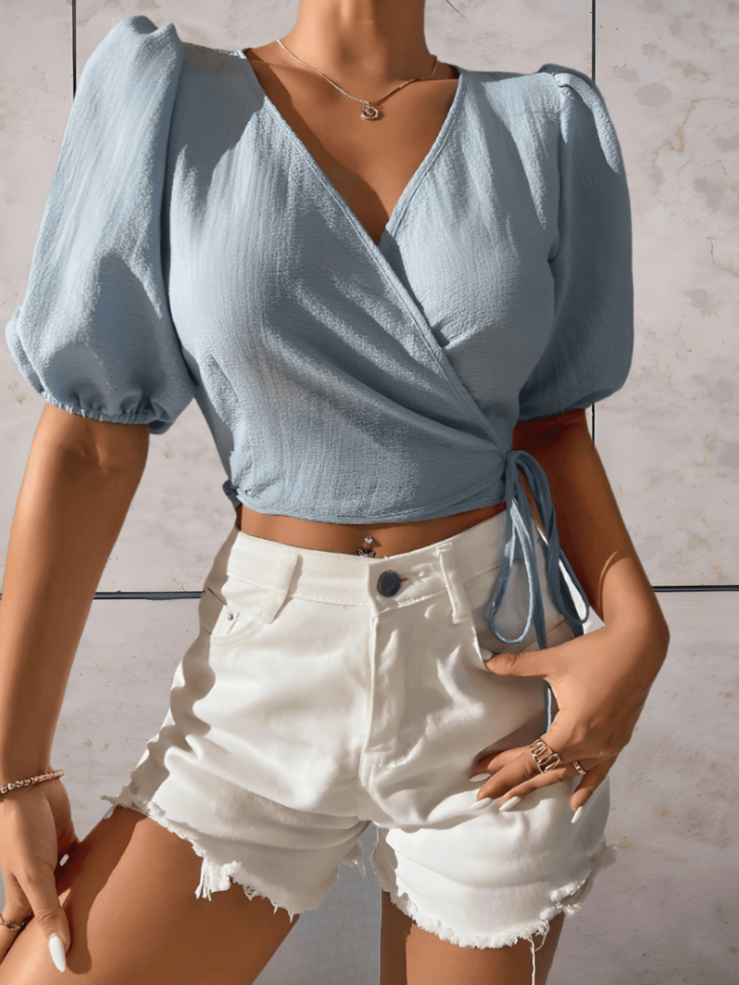 Aubrey - Licht blauwe crop top met wijde opgevulde mouwen