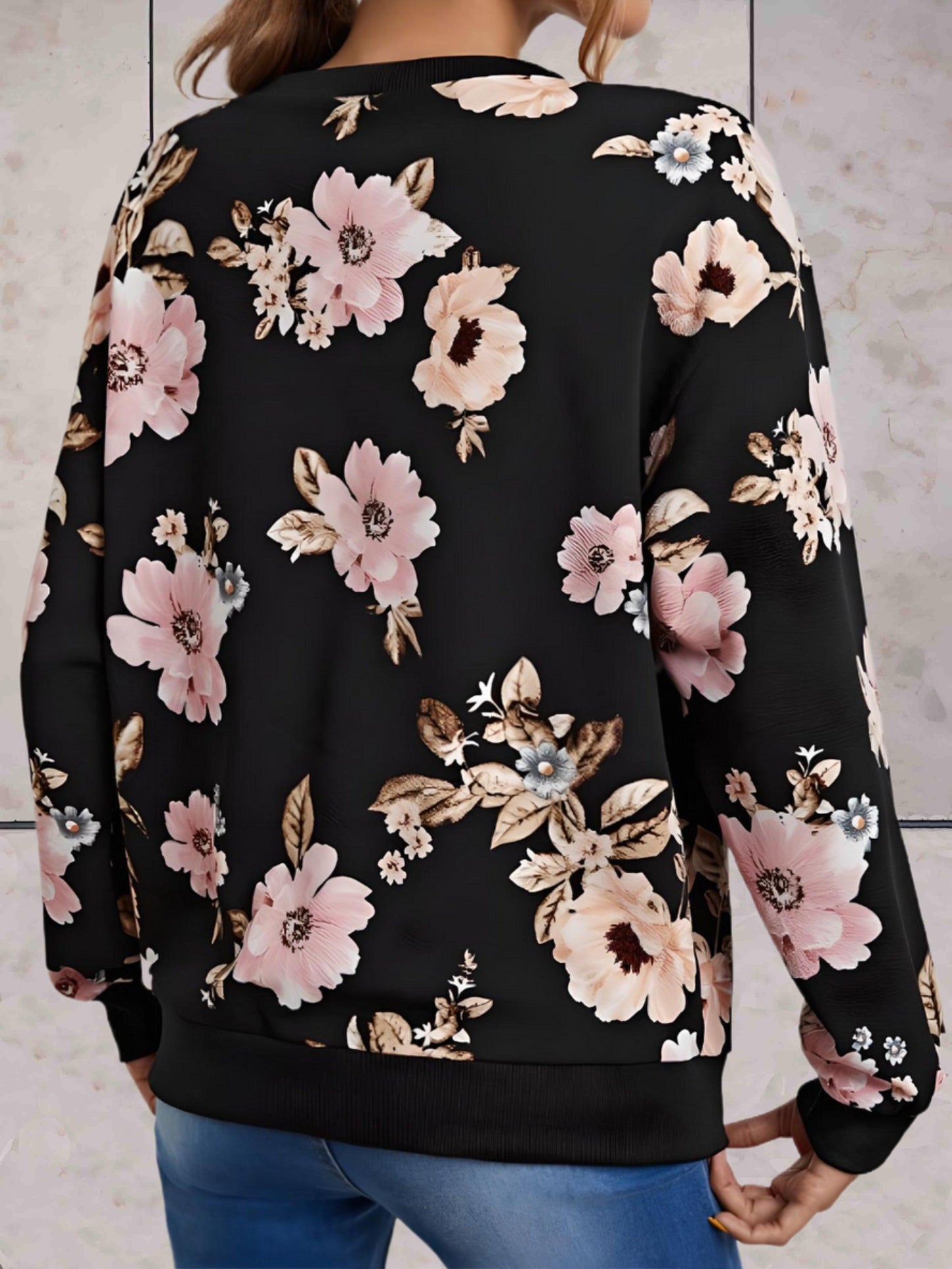 Carmel - Zwarte oversized sweater met volledige bloemenprint