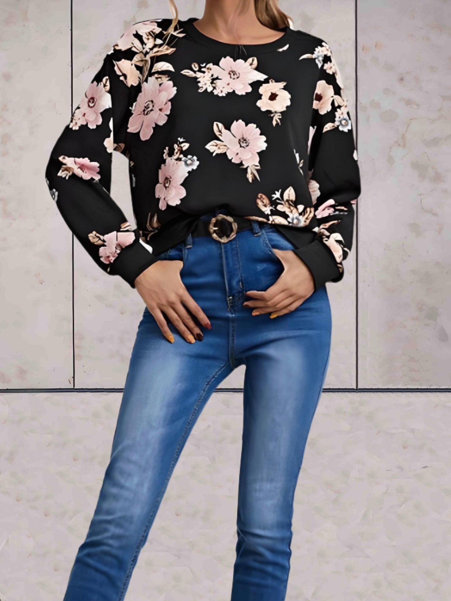 Carmel - Zwarte oversized sweater met volledige bloemenprint