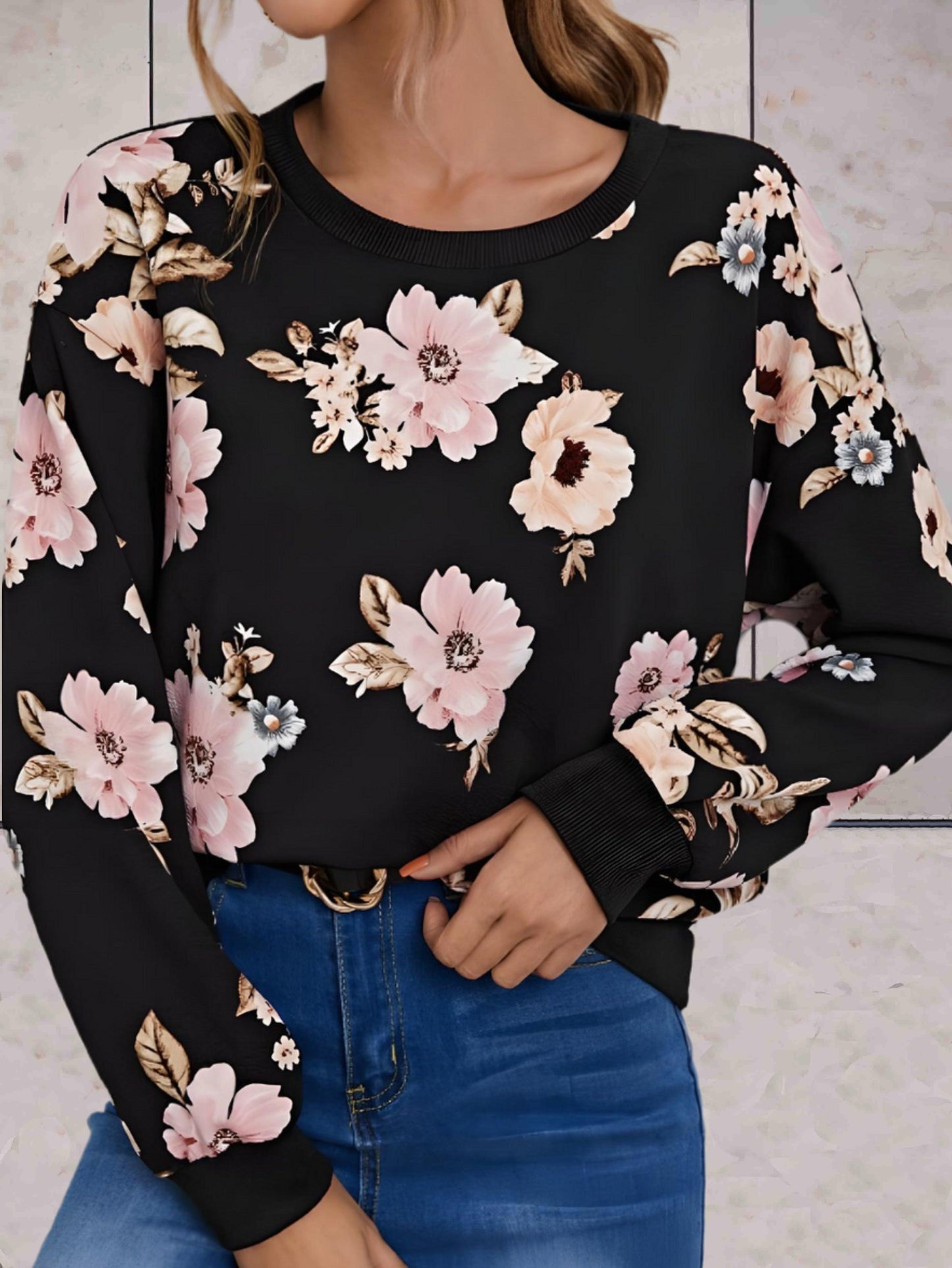 Carmel - Zwarte oversized sweater met volledige bloemenprint