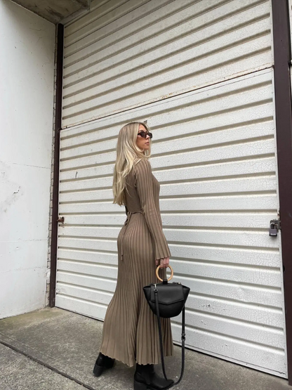 Weeldeju - Ribgebreide Maxi Jurk met Lange Mouwen en Uitlopende Zoom, Gebreide Dames Jurks