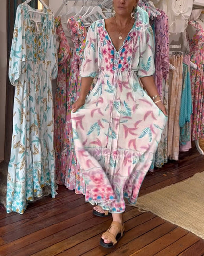 Amita - Maxi-jurk voor dames met een bladprint en een elegante V-hals
