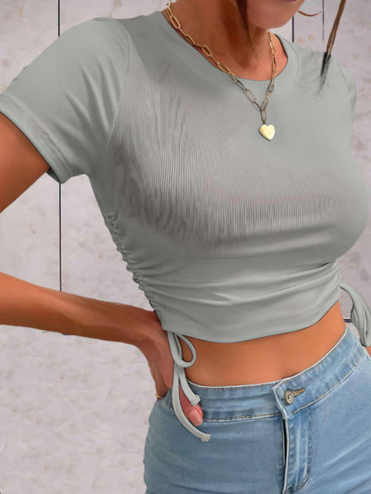Adriel - Mooi aansluitende cropped top met strings aan de zijkant