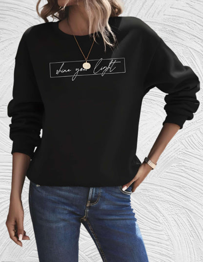Almira - Oversized sweater met ronde hals en 'share your light'-statement op de voorkant