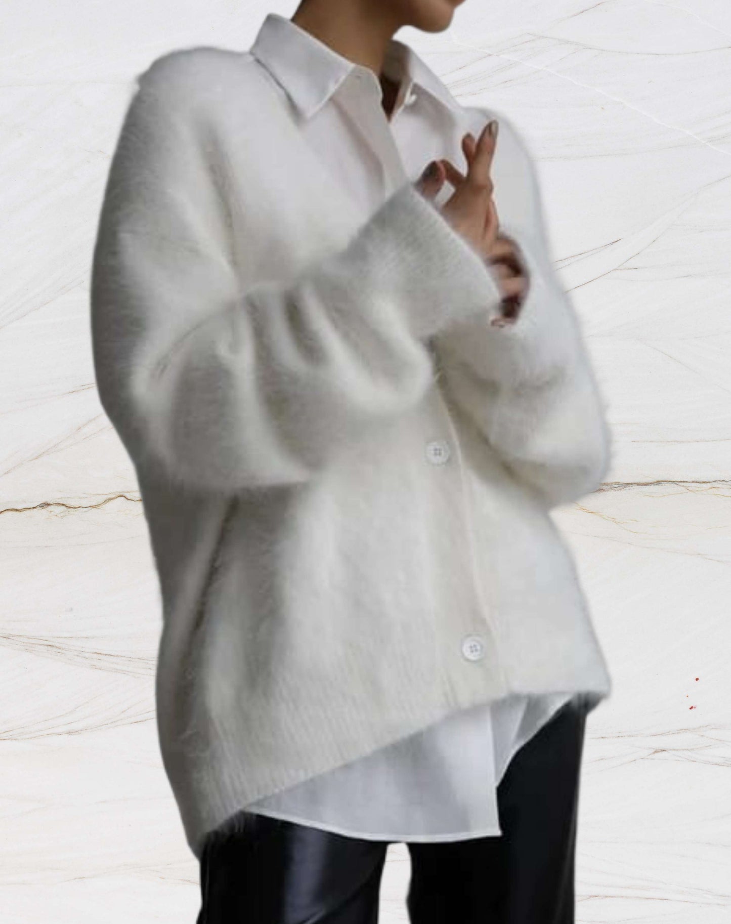 Arianne | Oversized trui van mohair met V-hals en knoopsluiting