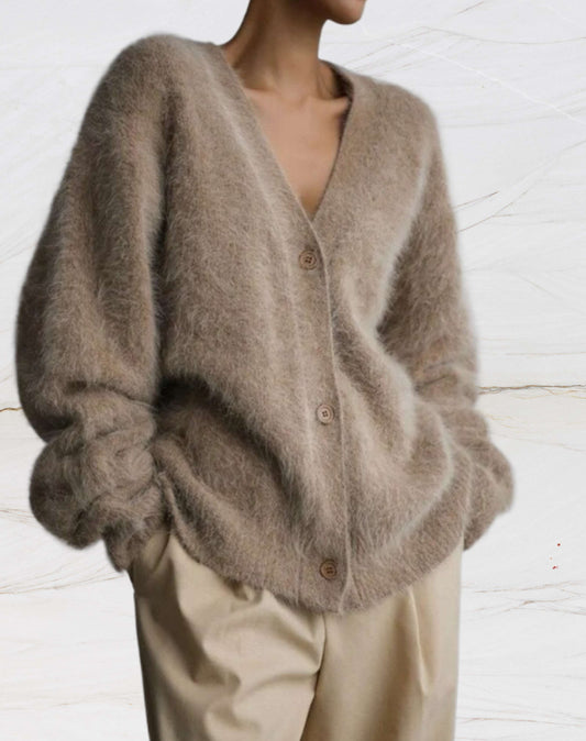 Arianne | Oversized trui van mohair met V-hals en knoopsluiting