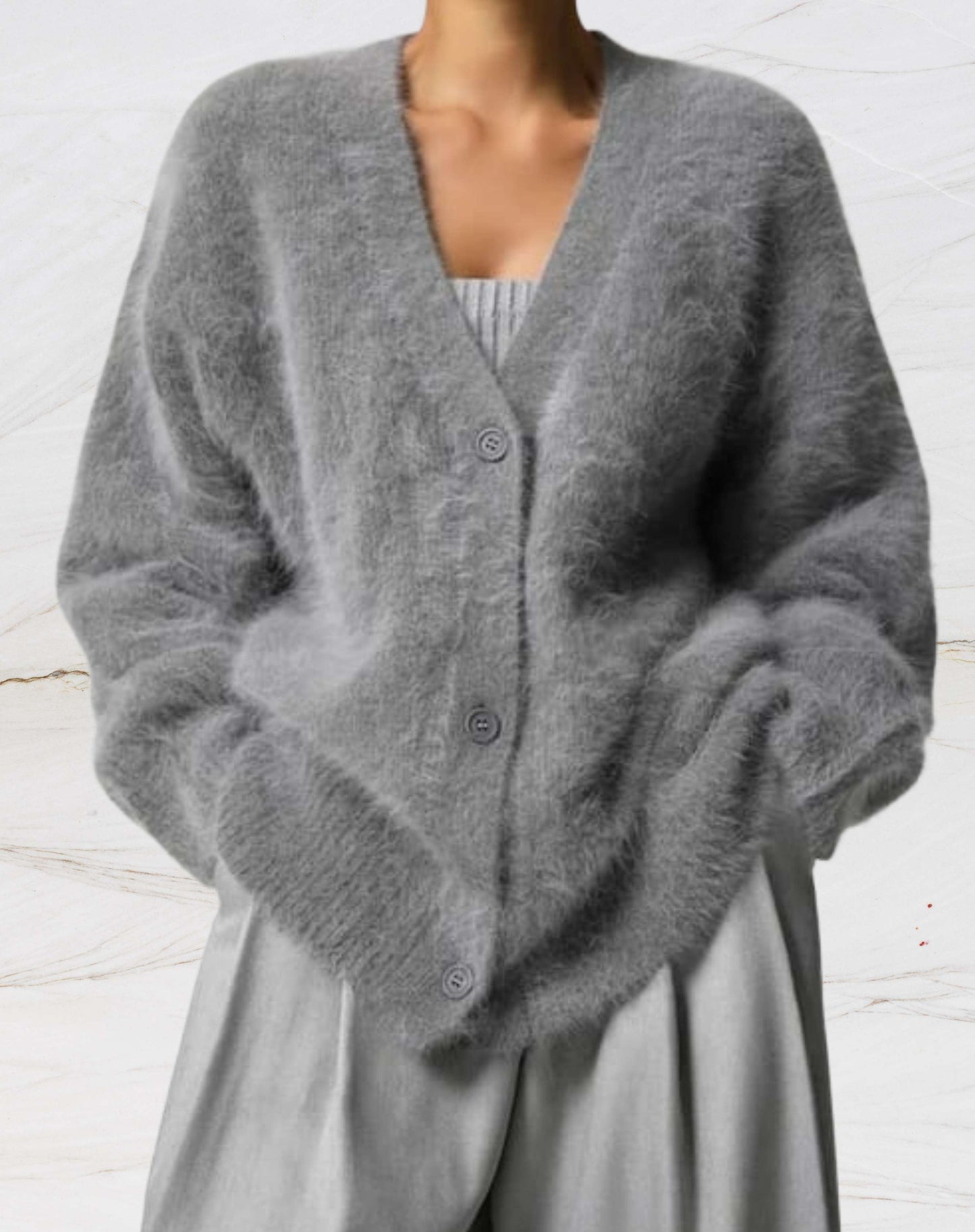 Arianne | Oversized trui van mohair met V-hals en knoopsluiting