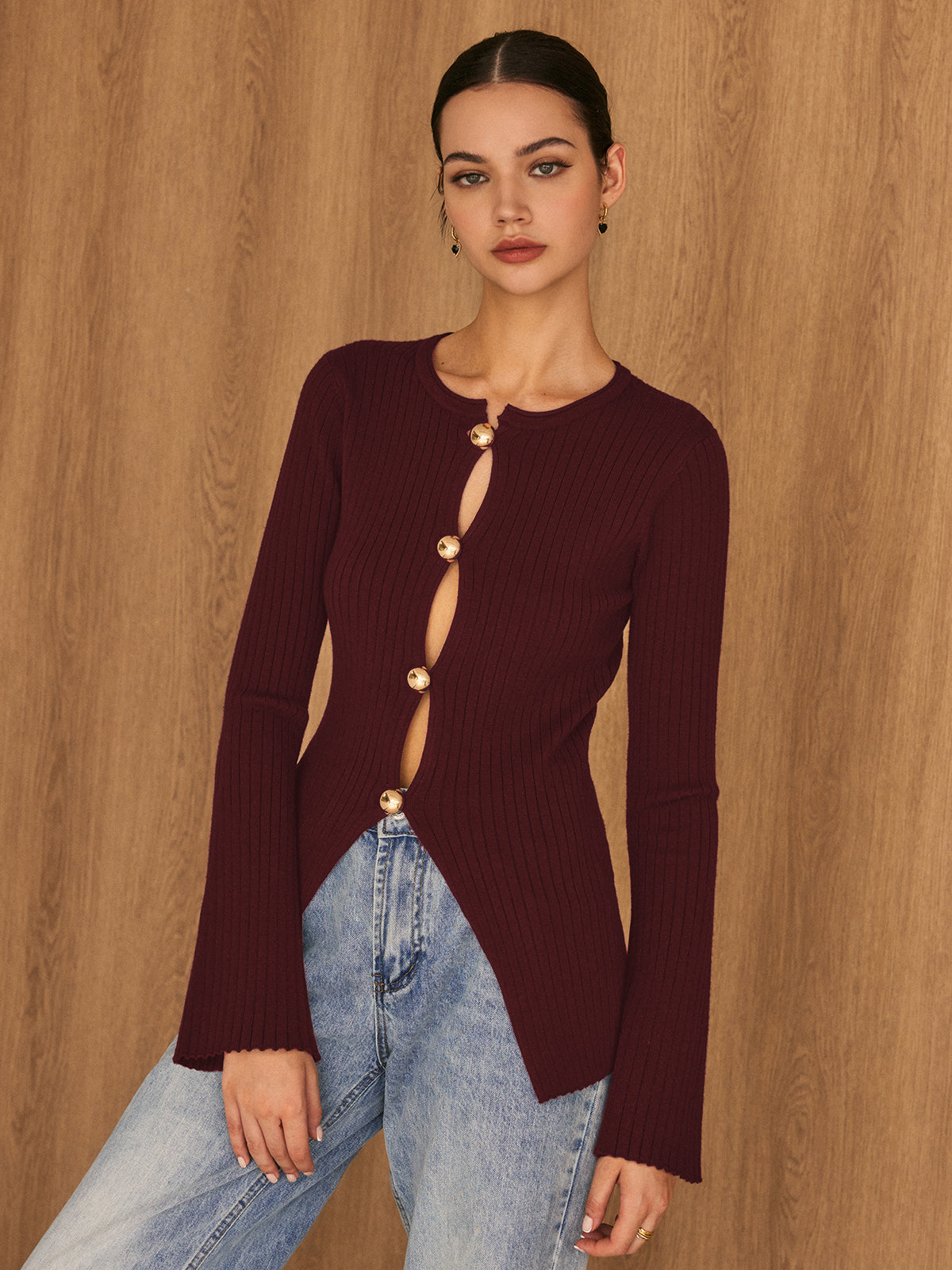 BEAUVOGUE - Gouden knoopsplit gebreide top