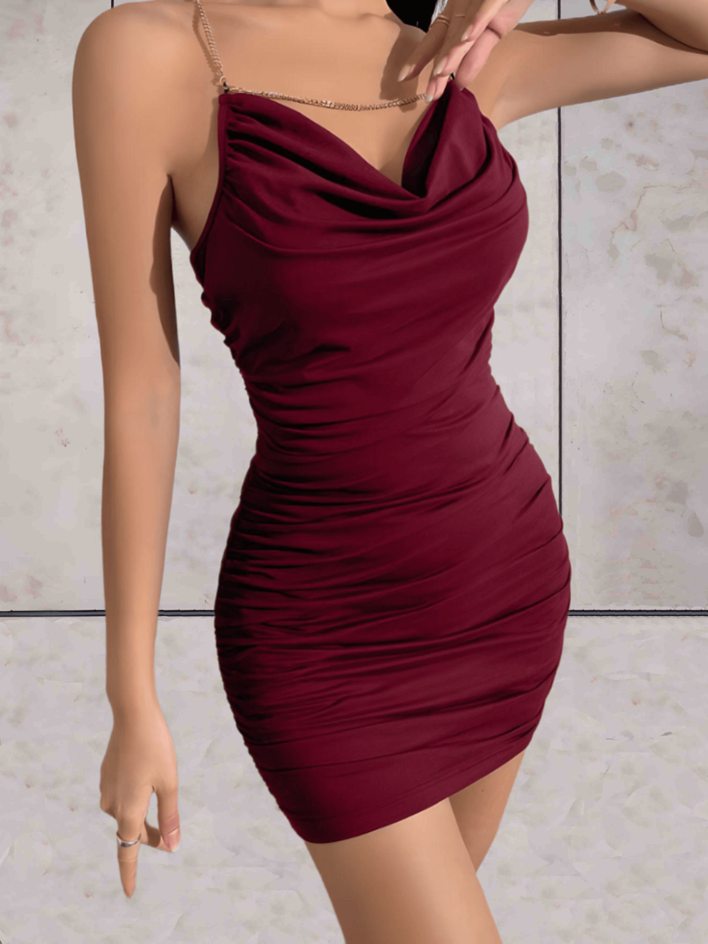 Mila - Strakke mini jurk met geribbelde design en open rug