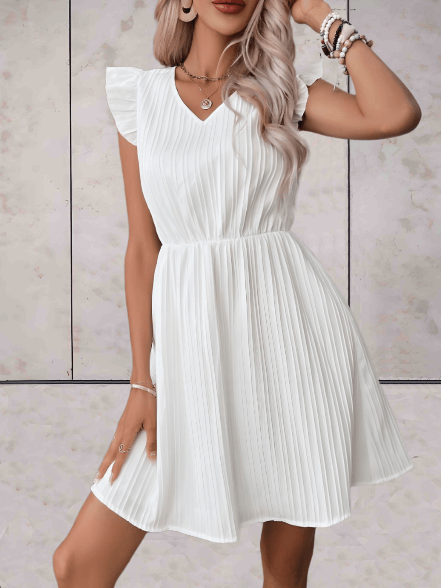 Marriestelle - Jurk boven de knie met lage v-uitsnijding en open mouwen met ruches