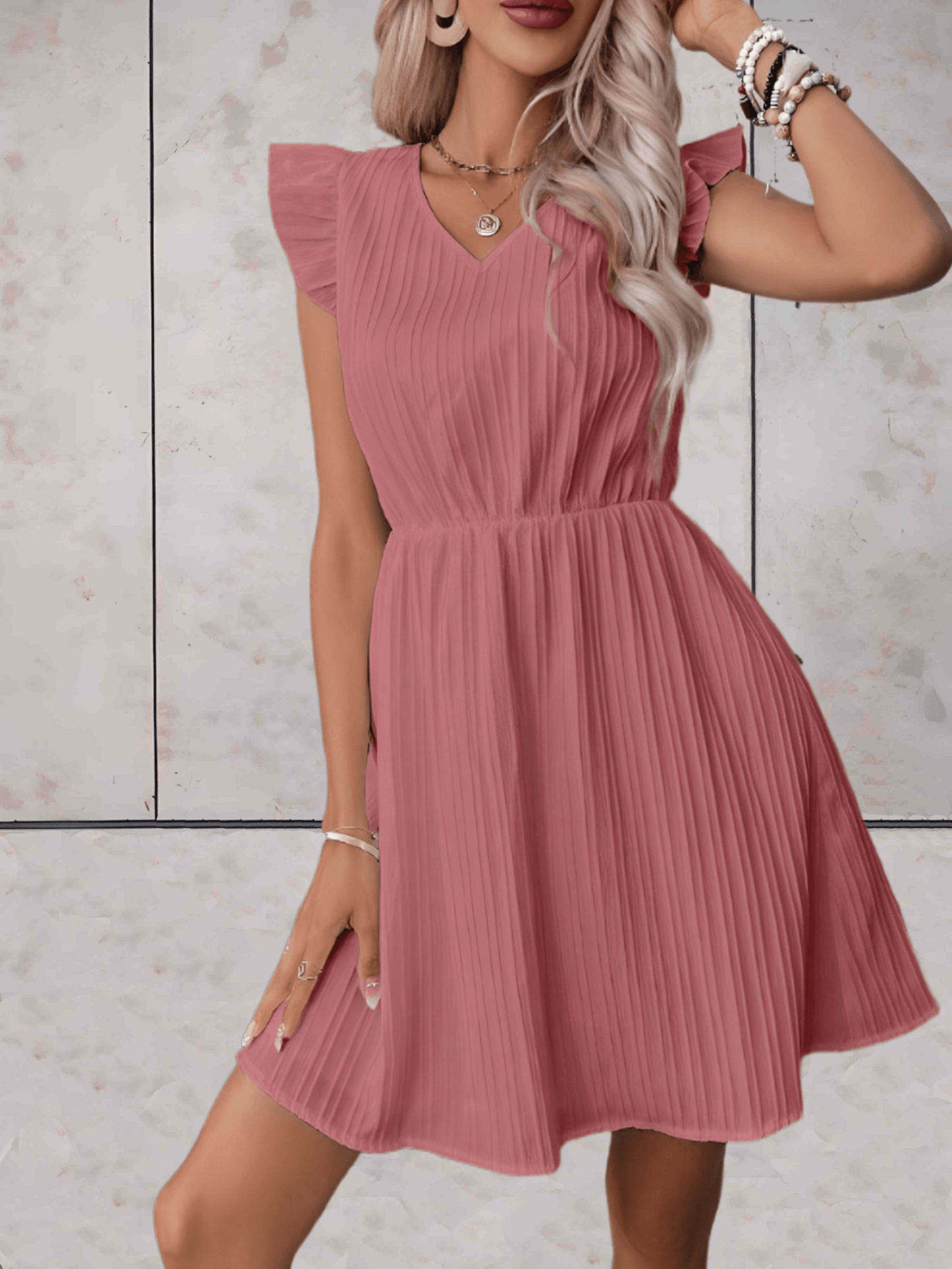 Marriestelle - Jurk boven de knie met lage v-uitsnijding en open mouwen met ruches