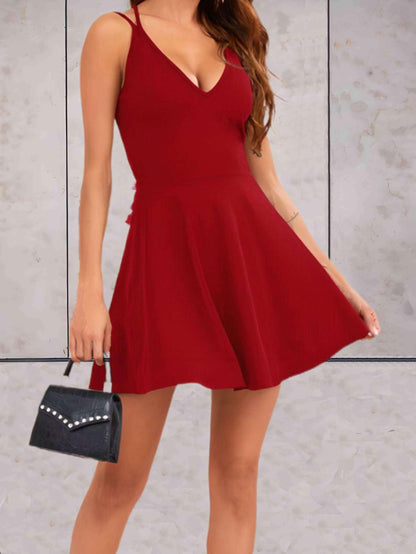 Mia - Mini jurk met dubbele schouder straps en open rug in bordeaux rood