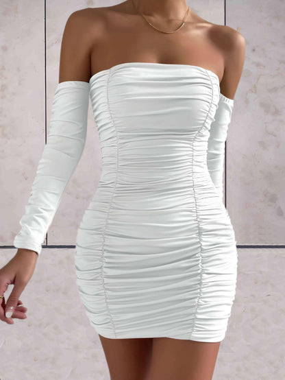 Joannah - Strakke mini geribbelde jurk open schouders lange mouwen