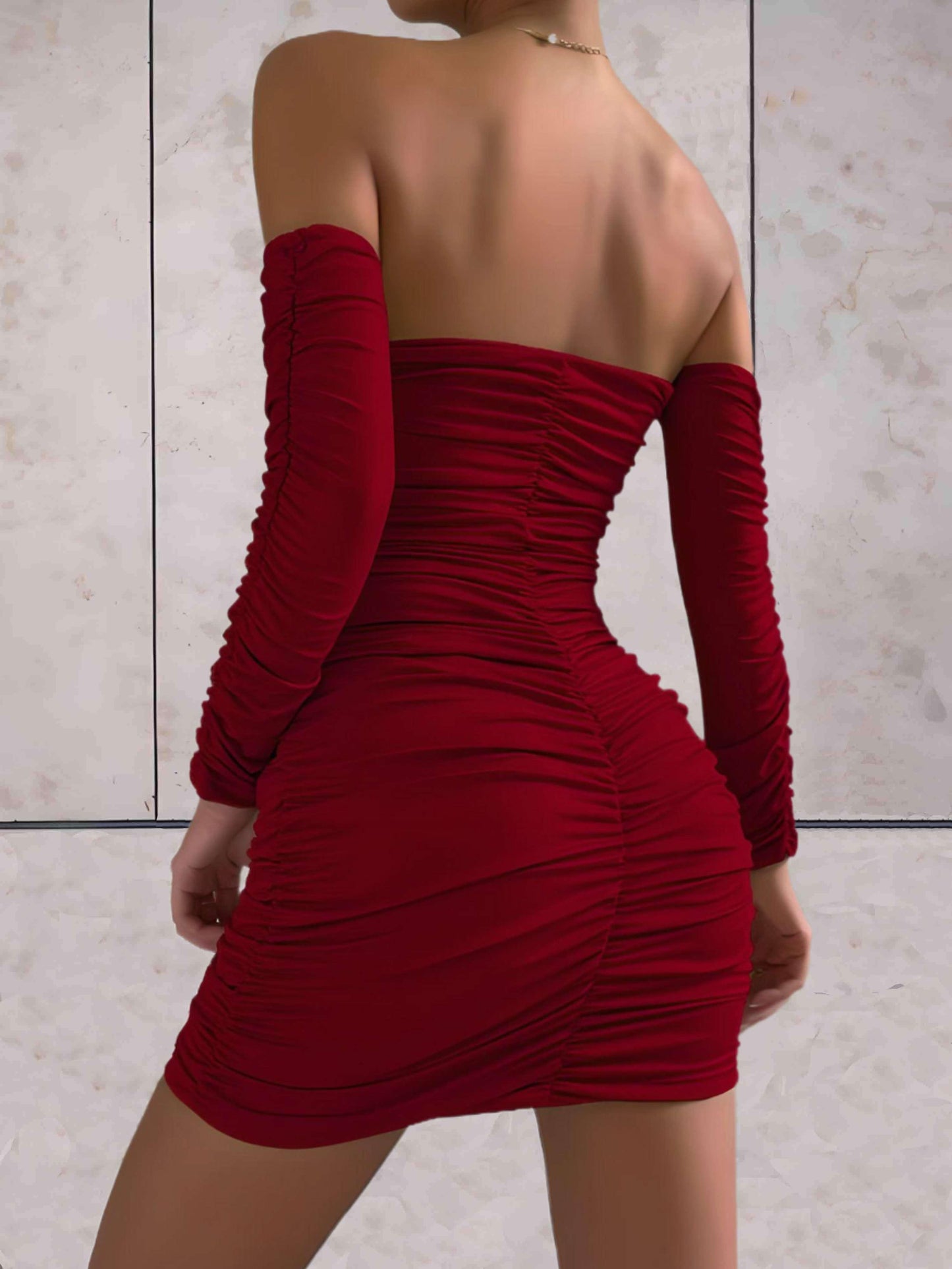 Joannah - Strakke mini geribbelde jurk open schouders lange mouwen