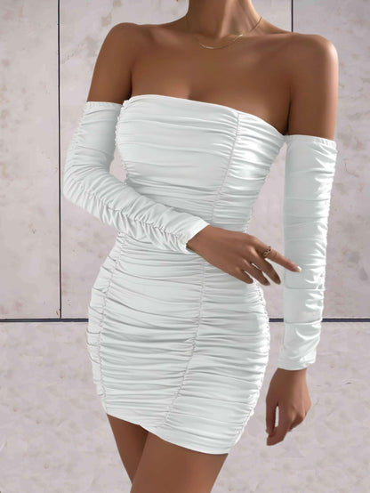 Joannah - Strakke mini geribbelde jurk open schouders lange mouwen