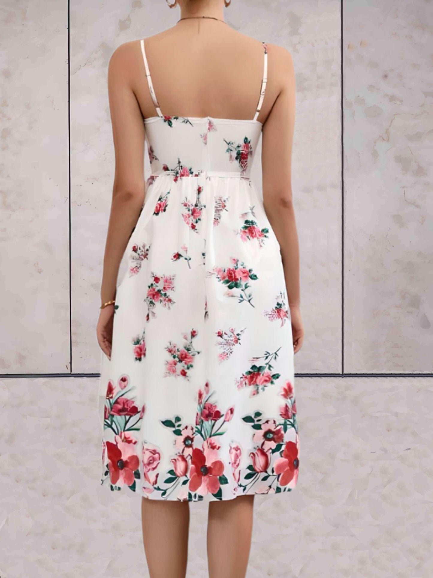 Alies - Wijde bloemen jurk met schouder straps in wit