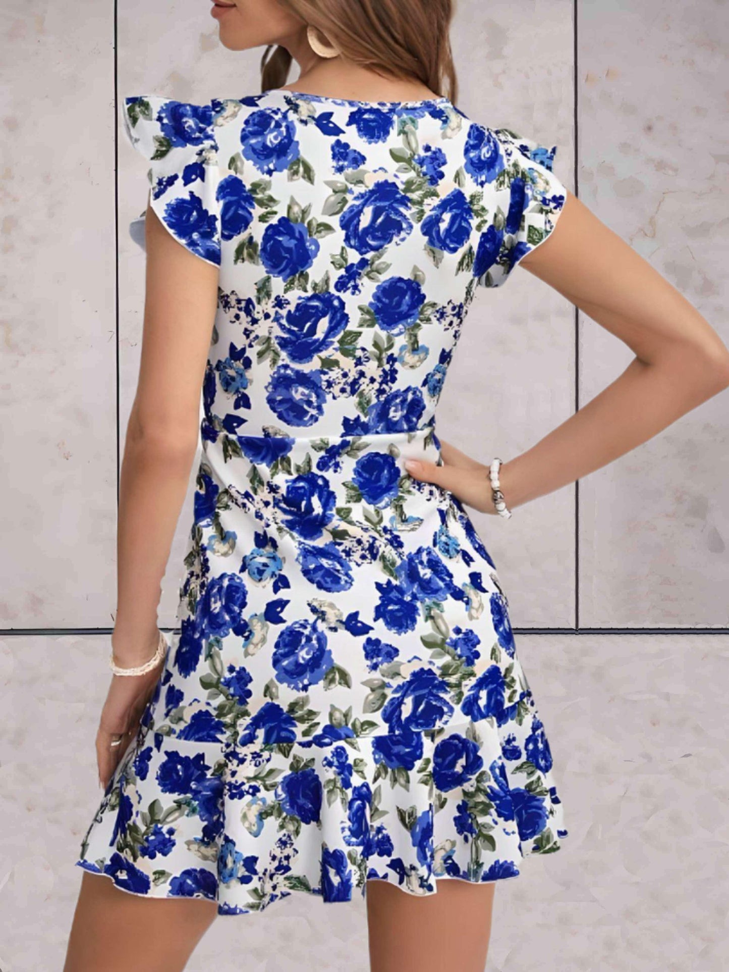 Ramona - stijlvolle gebloemde jurk met korte mouwen en ruches aan de mouwen en onderkant
