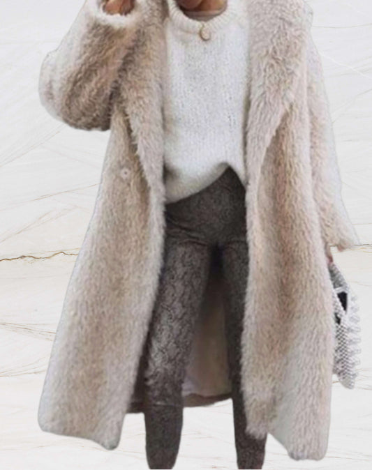 Malina | Oversized lange jas van pluizig bont met een enkele knoopsluiting