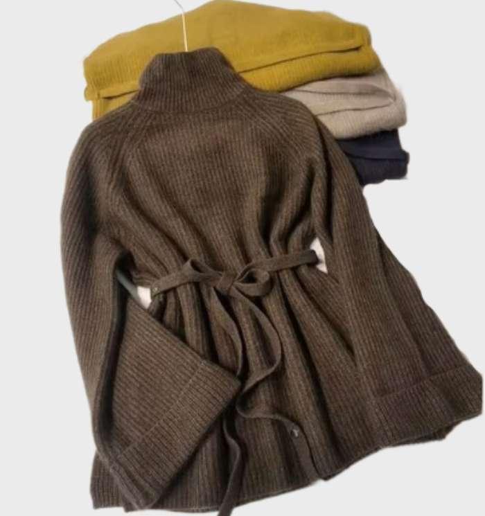 Donna | Elegante gebreide trui met ceintuur, klokmouwen en col