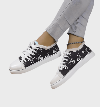 Claudete - Casual sneakers met doodshoofdprint en veters