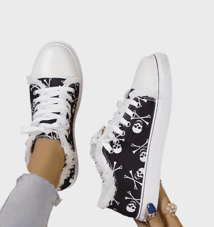 Claudete - Casual sneakers met doodshoofdprint en veters