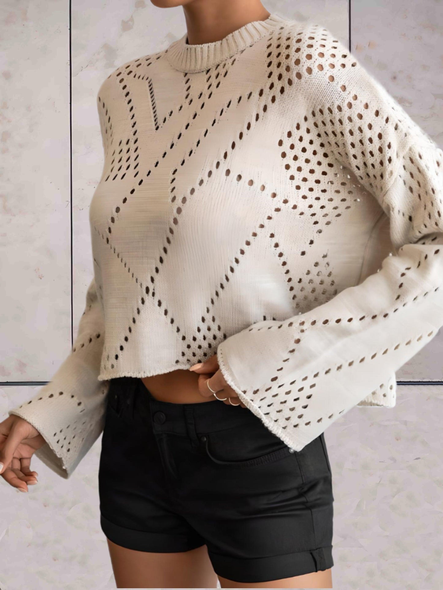 Evalina - Off white oversized sweater met ronde hals en abstract stippen dessin