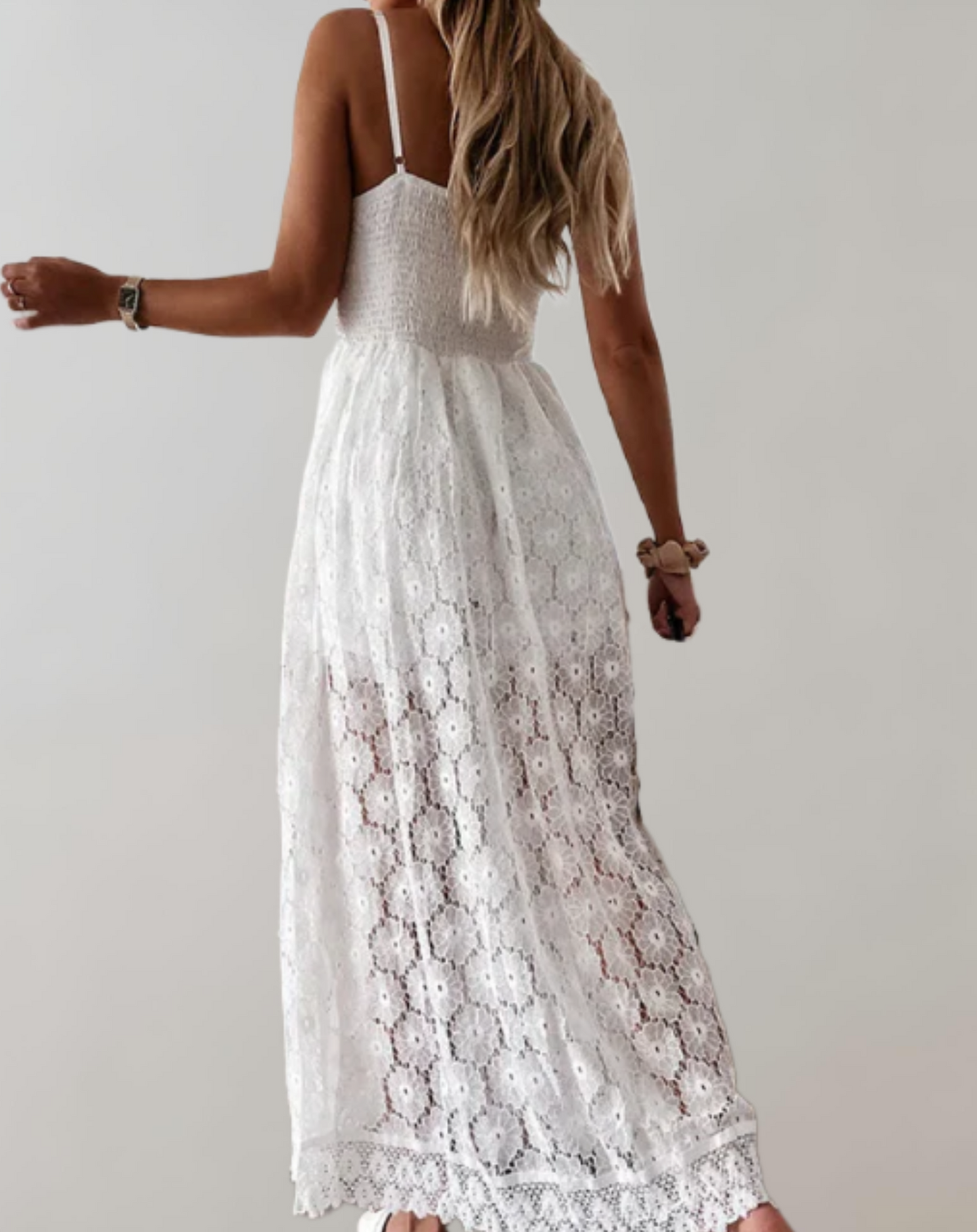 Everlee | Jumpsuit van kant met spaghettibandjes, korte broek aan de binnenkant en split naar beneden in het midden